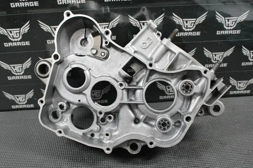 2000 99-02 HONDA CR125R OEM RIGHT ENGINE MOTOR CRANKCASE CRANK CASE 11100-KZ4-L1