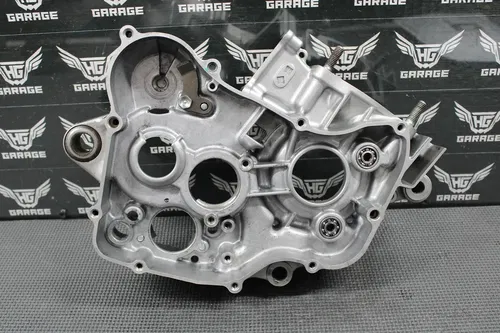 2000 99-02 HONDA CR125R OEM RIGHT ENGINE MOTOR CRANKCASE CRANK CASE 11100-KZ4-L1
