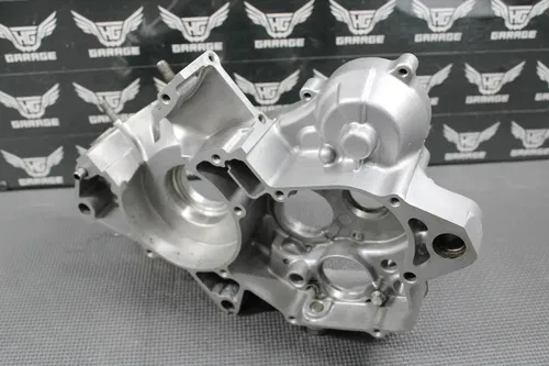 2000 99-02 HONDA CR125R OEM RIGHT ENGINE MOTOR CRANKCASE CRANK CASE 11100-KZ4-L1