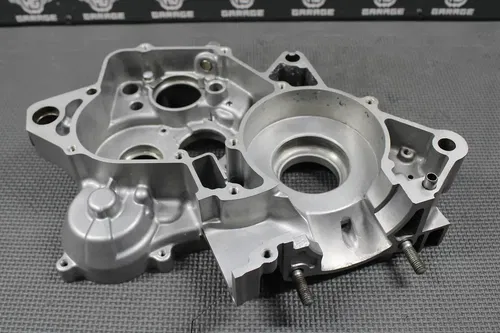 2000 99-02 HONDA CR125R OEM RIGHT ENGINE MOTOR CRANKCASE CRANK CASE 11100-KZ4-L1