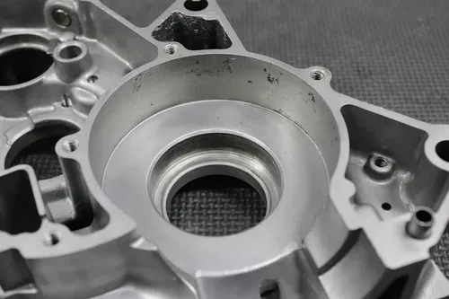 2000 99-02 HONDA CR125R OEM RIGHT ENGINE MOTOR CRANKCASE CRANK CASE 11100-KZ4-L1