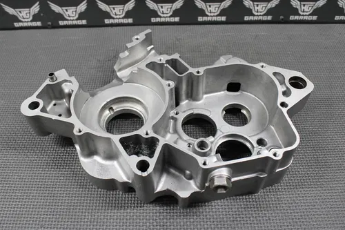 2000 99-02 HONDA CR125R OEM RIGHT ENGINE MOTOR CRANKCASE CRANK CASE 11100-KZ4-L1