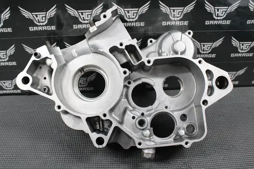 2000 99-02 HONDA CR125R OEM RIGHT ENGINE MOTOR CRANKCASE CRANK CASE 11100-KZ4-L1