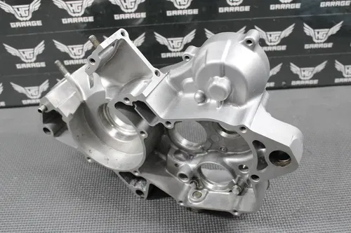 2000 99-02 HONDA CR125R OEM RIGHT ENGINE MOTOR CRANKCASE CRANK CASE 11100-KZ4-L1