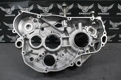 2001 SUZUKI 01-02 RM250 OEM RIGHT ENGINE MOTOR CRANKCASE CRANK CASE 11300-37856