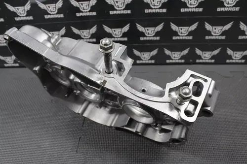 2001 SUZUKI 01-02 RM250 OEM RIGHT ENGINE MOTOR CRANKCASE CRANK CASE 11300-37856