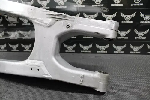 2009 KAWASAKI 09-11 KX450F OEM SWINGARM SWING ARM SUSPENSION PIVOT 33001-0582