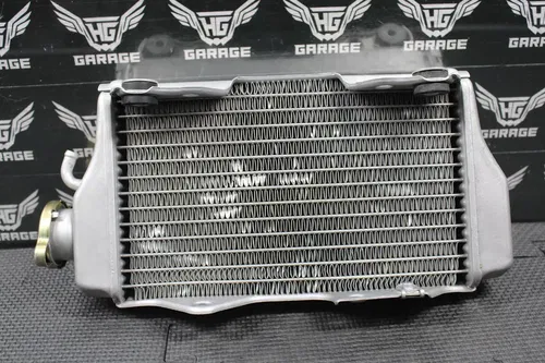 2002 2003 HONDA CRF450R OEM RIGHT FILL SIDE ENGINE COOLER RADIATOR 19010-MEB-631