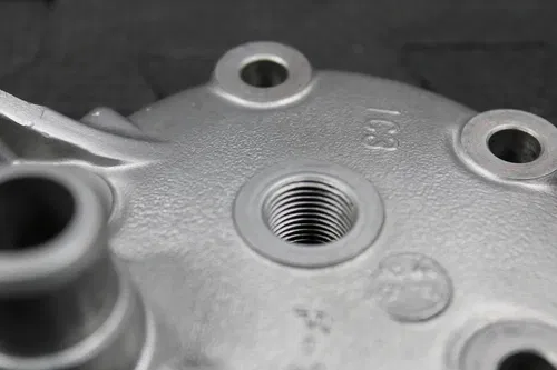 2005 YAMAHA YZ125 OEM ENGINE MOTOR CYLINDER HEAD COVER CAP DOME 1C3-11111-01-00