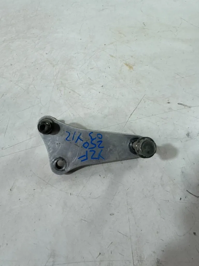 2001-2005 YAMAHA YZ250F ENGINE MOUNTS BRACKETS OEM 5NL-21415-00-00