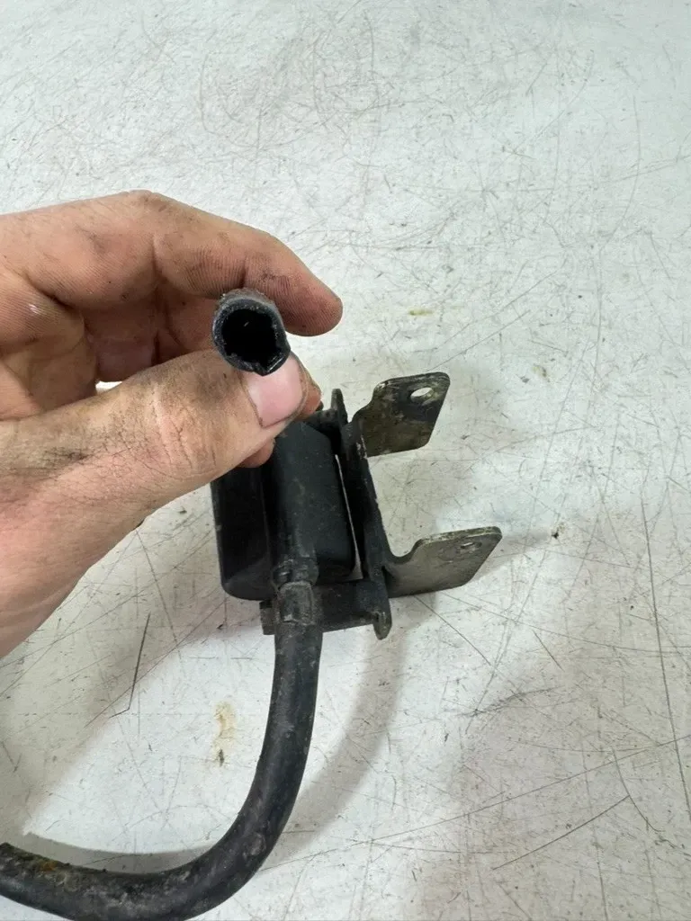 2004-2010 KAWASAKI KX250F OEM IGNITION COIL SPARK PLUG CAP 21121-0010 #17