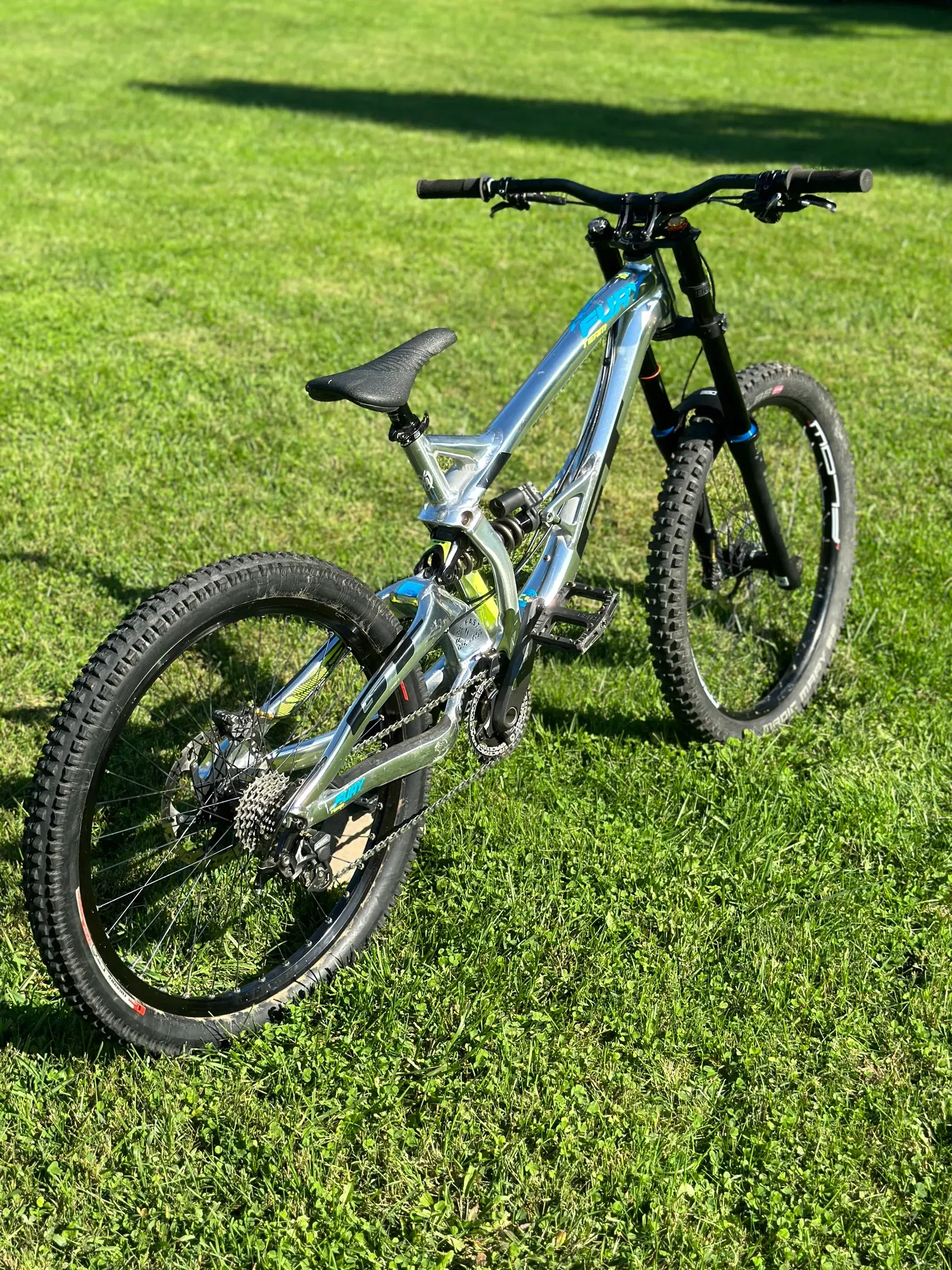 2018 GT Fury Team DH Bike Large