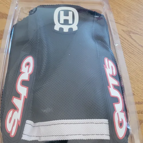 GUTS racing VS Velcro System Ribbed Seat Cover
