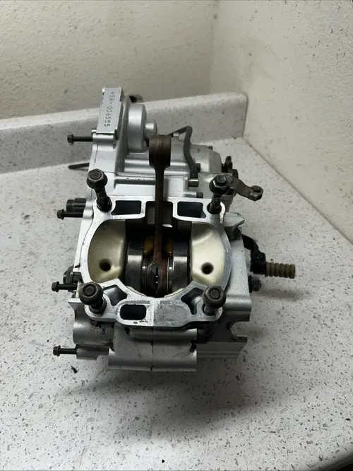 Yamaha YZ250 1997 1998 Crankcase Engine Bottom End Motor Crankshaft Transmission