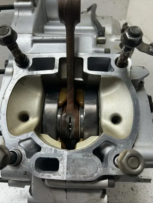 Yamaha YZ250 1997 1998 Crankcase Engine Bottom End Motor Crankshaft Transmission