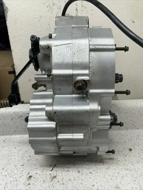 Yamaha YZ250 1997 1998 Crankcase Engine Bottom End Motor Crankshaft Transmission
