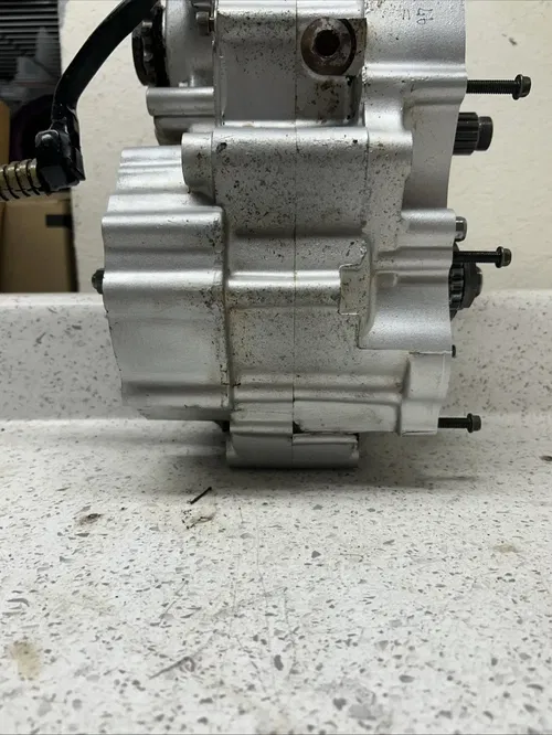 Yamaha YZ250 1997 1998 Crankcase Engine Bottom End Motor Crankshaft Transmission