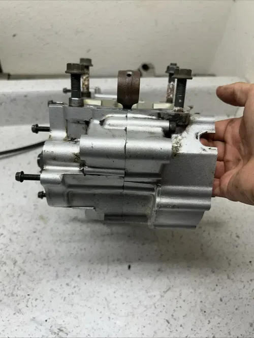 Yamaha YZ250 1997 1998 Crankcase Engine Bottom End Motor Crankshaft Transmission