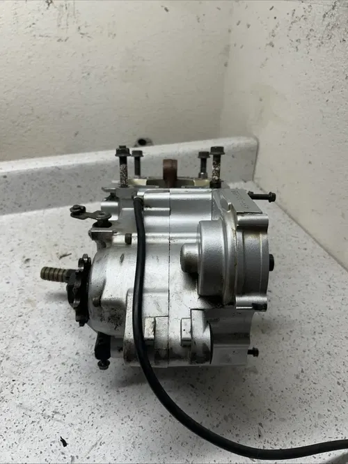 Yamaha YZ250 1997 1998 Crankcase Engine Bottom End Motor Crankshaft Transmission