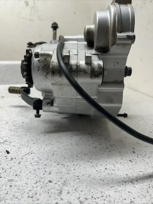 Yamaha YZ250 1997 1998 Crankcase Engine Bottom End Motor Crankshaft Transmission