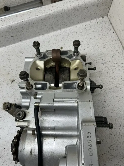 Yamaha YZ250 1997 1998 Crankcase Engine Bottom End Motor Crankshaft Transmission