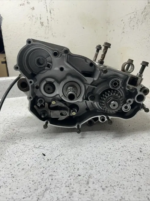 Yamaha YZ250 1997 1998 Crankcase Engine Bottom End Motor Crankshaft Transmission