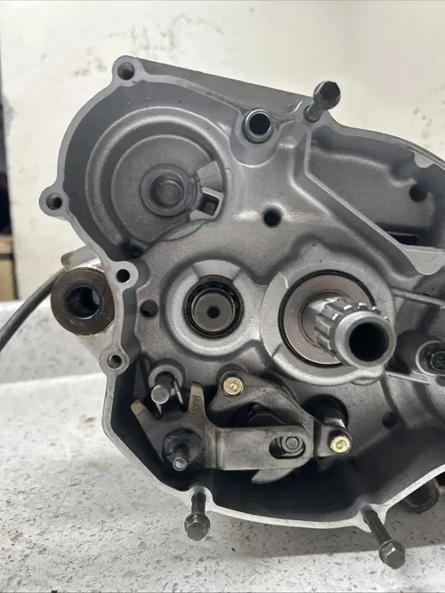 Yamaha YZ250 1997 1998 Crankcase Engine Bottom End Motor Crankshaft Transmission