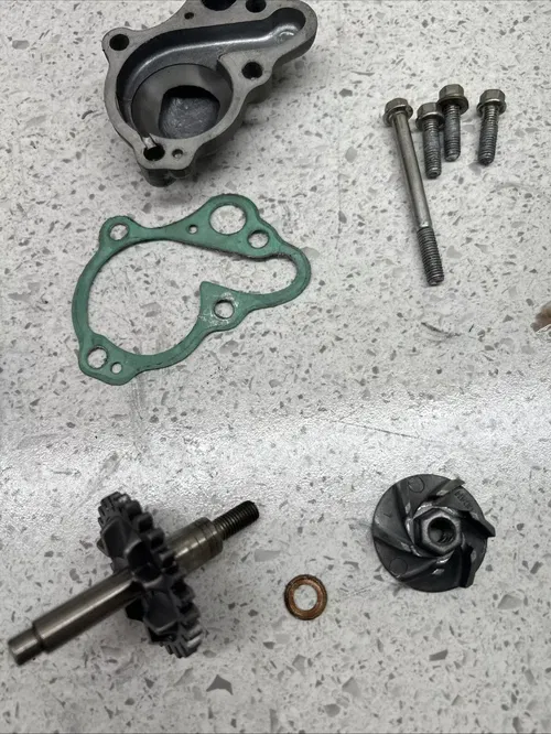 1996-2004 Honda CR85 CR80 Water Pump Impeller Shaft Gear Cover  A