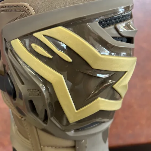 Limited Edition "Squad" Tech 10 Alpinestars Boots