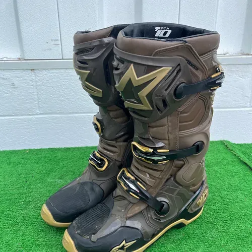 Gently Used Alpinestars Tech 10 Boots Size 9