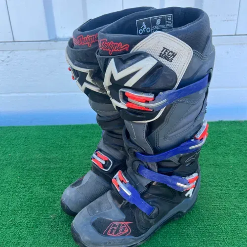 Alpinestars hotsell tech 8