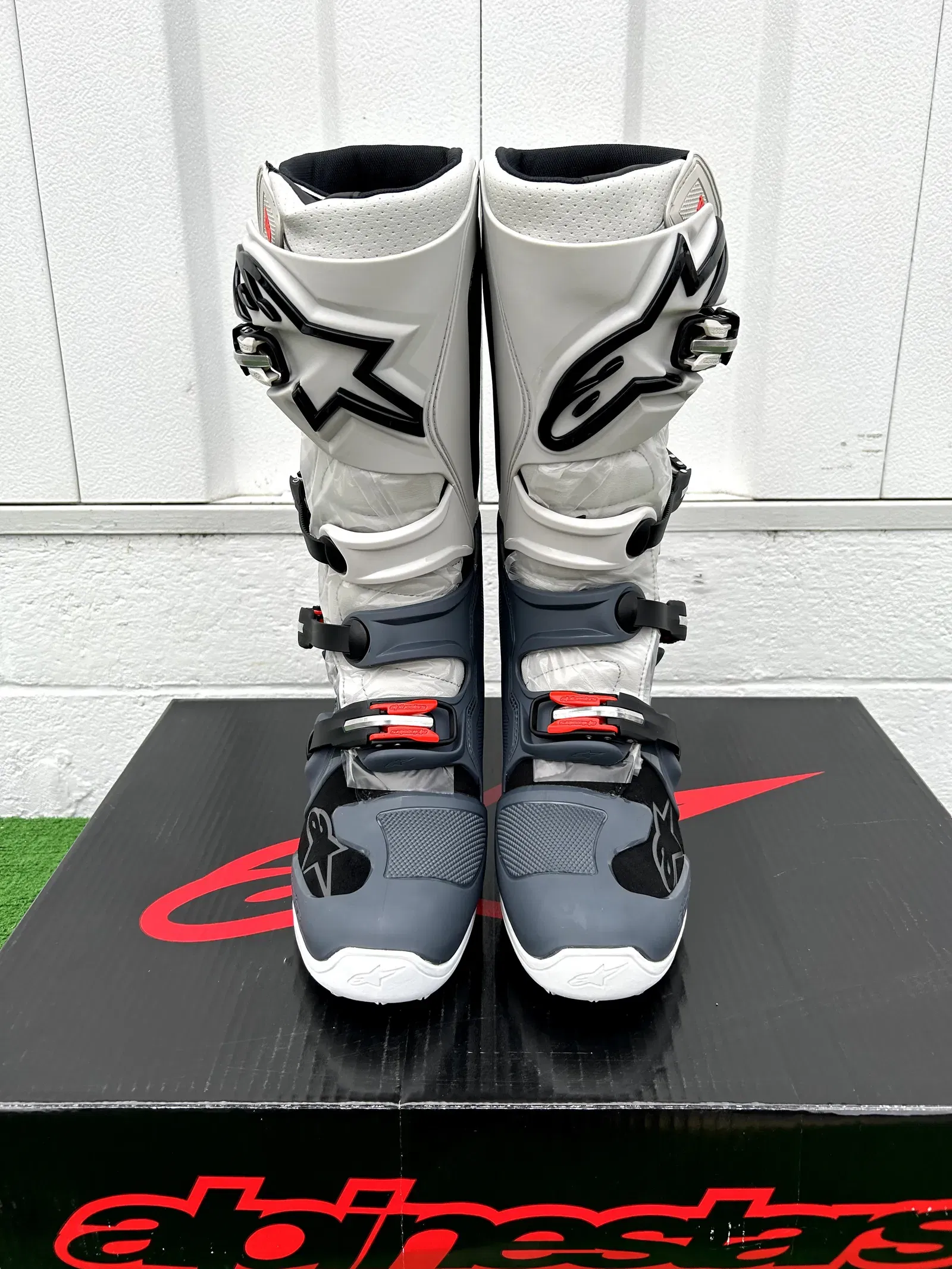 SALE!! Size 9 Alpinestars Tech 7 Boots - Grey/Light Grey/Flo Red