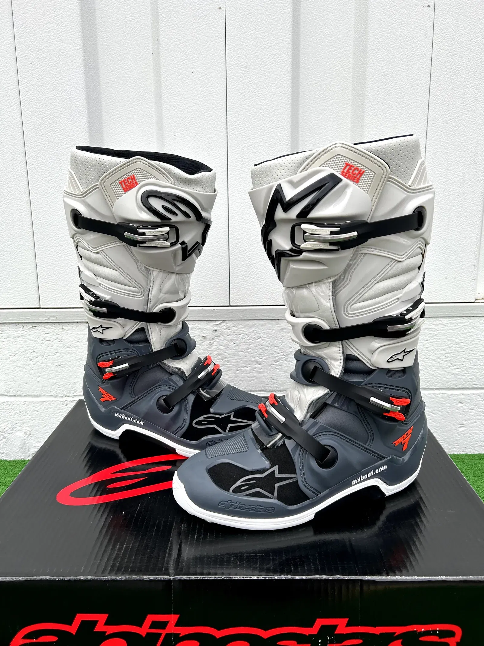 SALE!! Size 9 Alpinestars Tech 7 Boots - Grey/Light Grey/Flo Red