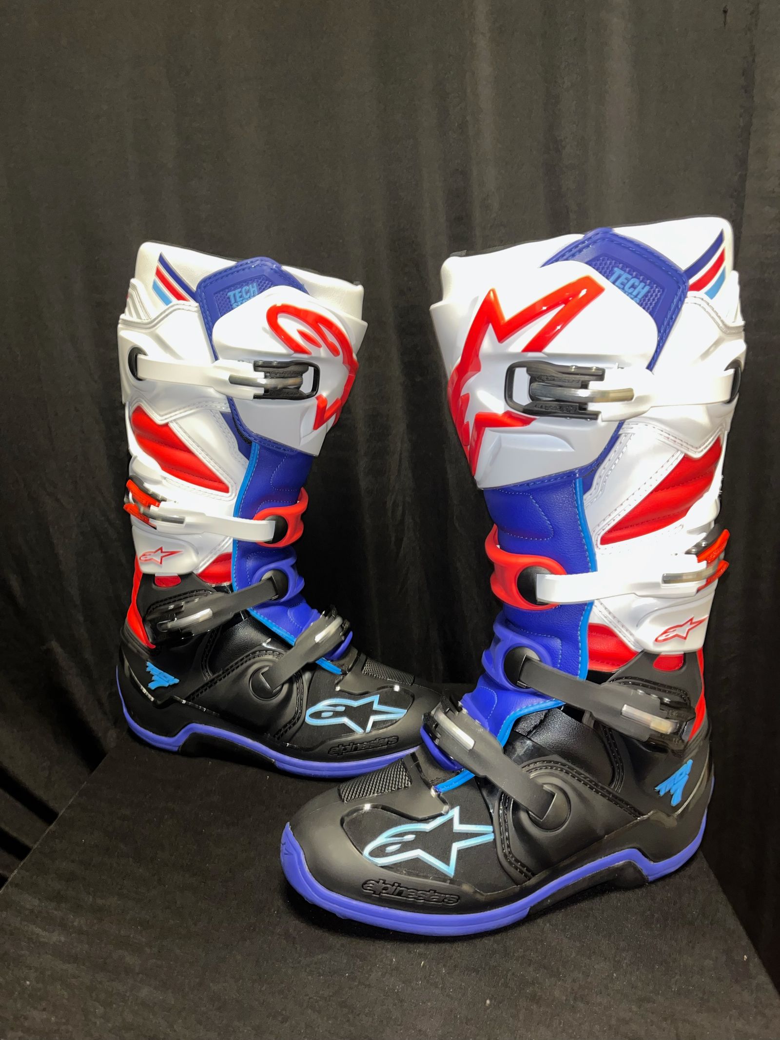 2023 New Alpinestars Tech 7 - Black/Blue/Red/White 2023 New Alpinestars Tech 7 - Black/Blue/Red/White