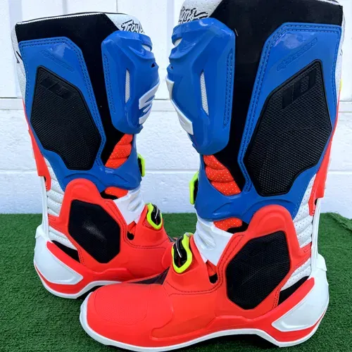 SALE!! TLD Alpinestars Tech 10 Supervented Boots - Size 8