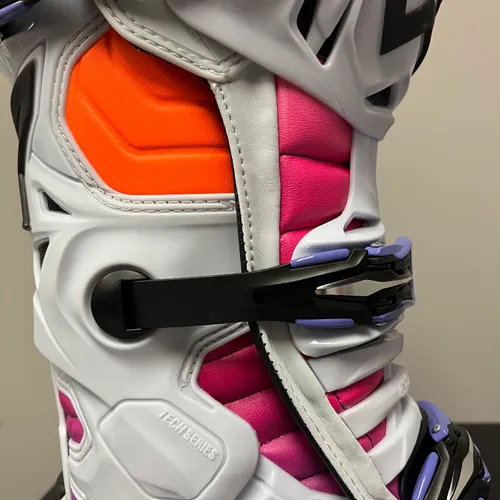Limited Edition "Daytona" Tech 10 Alpinestars Boots
