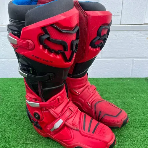Used Fox Instincts Boots // Size 9