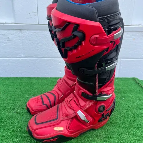 Used Fox Instincts Boots // Size 9