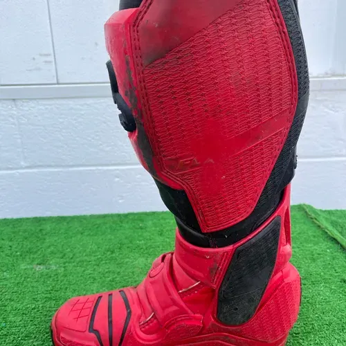 Used Fox Instincts Boots // Size 9