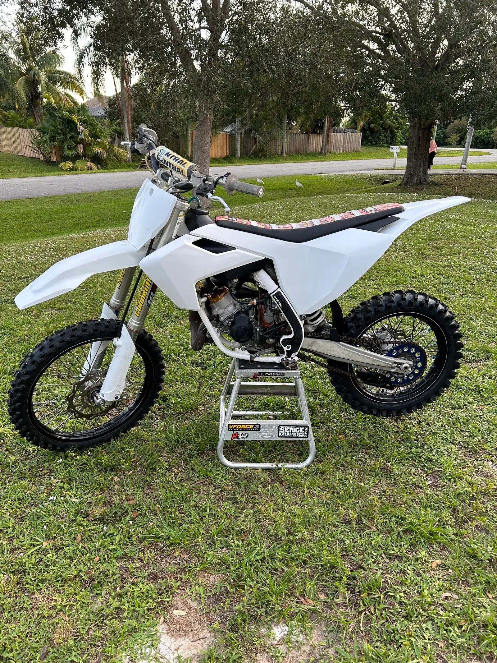 85cc dirt deals bike big wheel