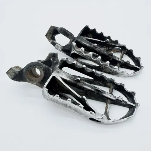 2002 - 2003 Honda CRF 450R CR 125R 250R - OEM Footpegs Left & Right Peg