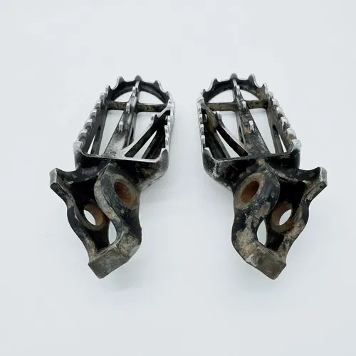 2002 - 2003 Honda CRF 450R CR 125R 250R - OEM Footpegs Left & Right Peg