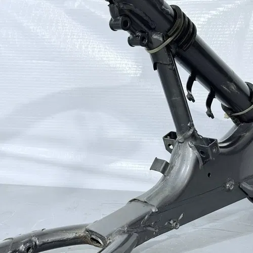 1996 - 2000 Suzuki RM 250 OEM Main Frame Chassis