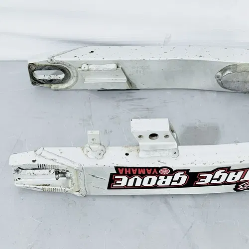 1996 - 2000 Suzuki RM 125 250 OEM Swingarm Suspension Arm 61000-37E10 READ DESC.