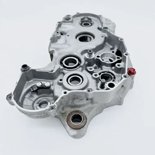 06 - 09 2009 Yamaha YZ450F OEM Right Crankcase Engine Case Half *DAMAGED*