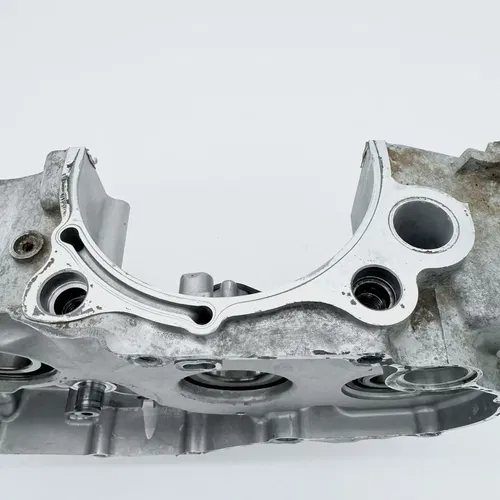 06 - 09 2009 Yamaha YZ450F OEM Right Crankcase Engine Case Half *DAMAGED*