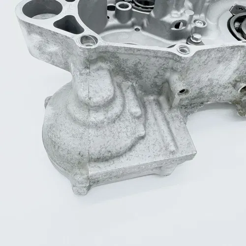 06 - 09 2009 Yamaha YZ450F OEM Right Crankcase Engine Case Half *DAMAGED*