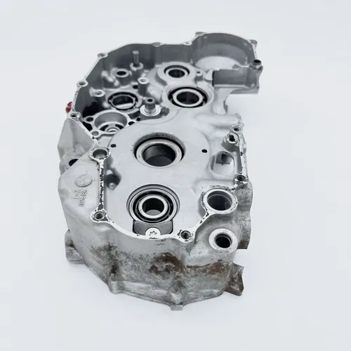 06 - 09 2009 Yamaha YZ450F OEM Right Crankcase Engine Case Half *DAMAGED*