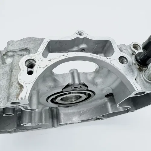 06 - 09 2009 Yamaha YZ450F OEM Left Crankcase Engine Case Half YZ 450 F