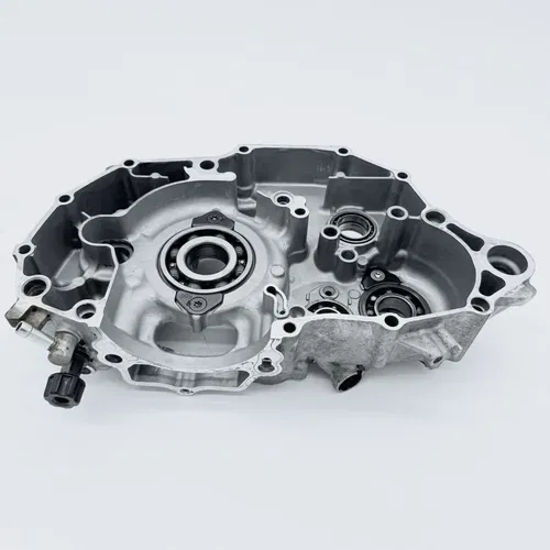 06 - 09 2009 Yamaha YZ450F OEM Left Crankcase Engine Case Half YZ 450 F